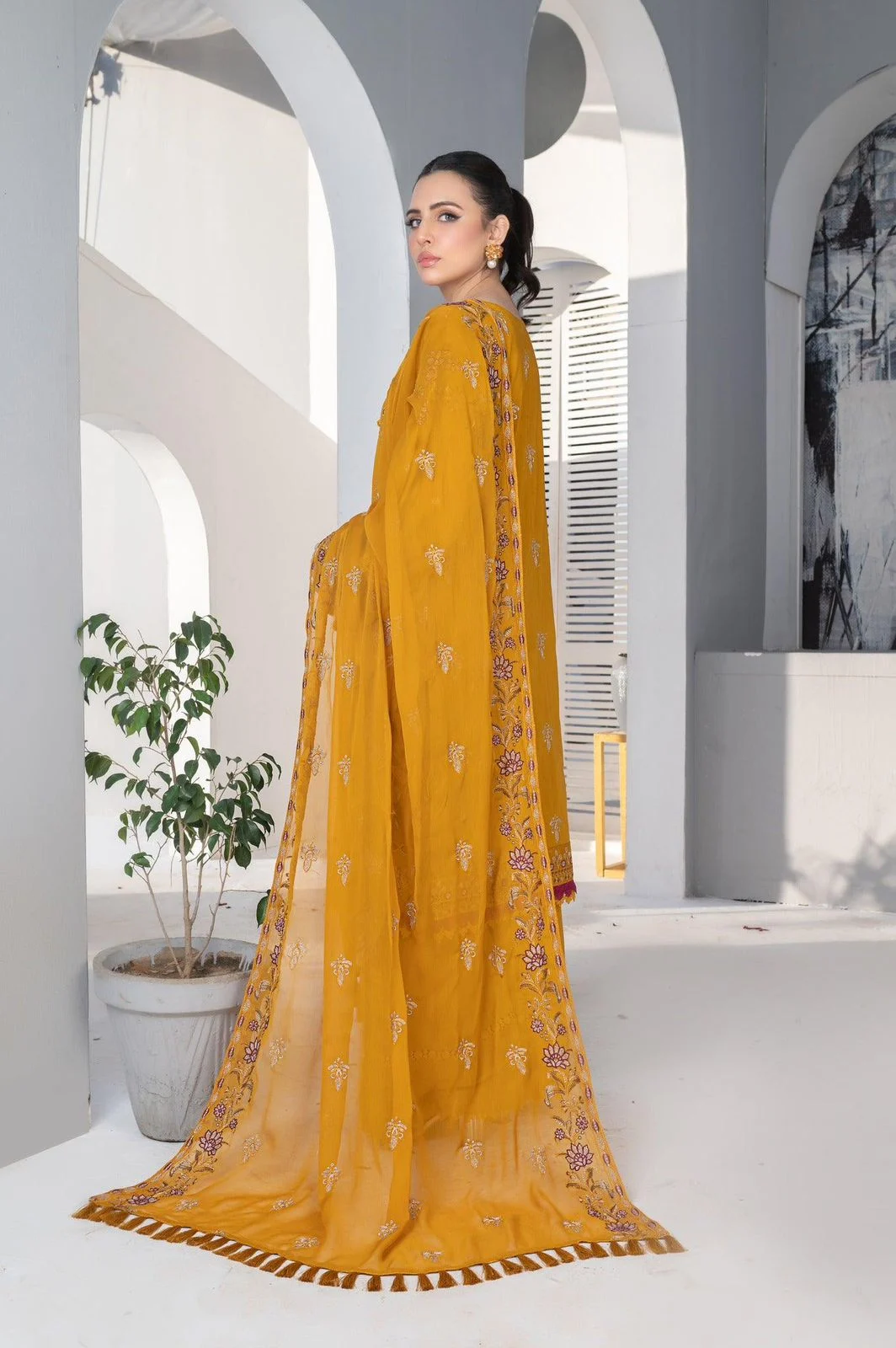 Chambeli by Wania Vol 3 Luxury 4-Piece Lawn Suit - Image 2